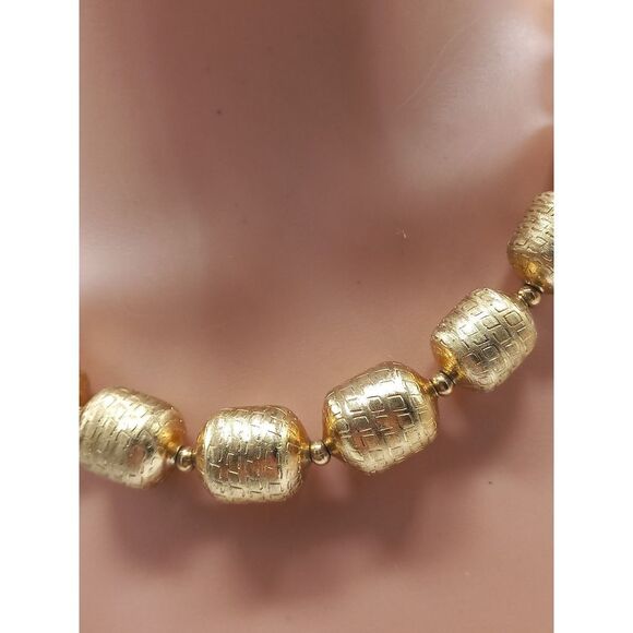 MONET signed golden textured barrells necklace - Picture 4 of 5